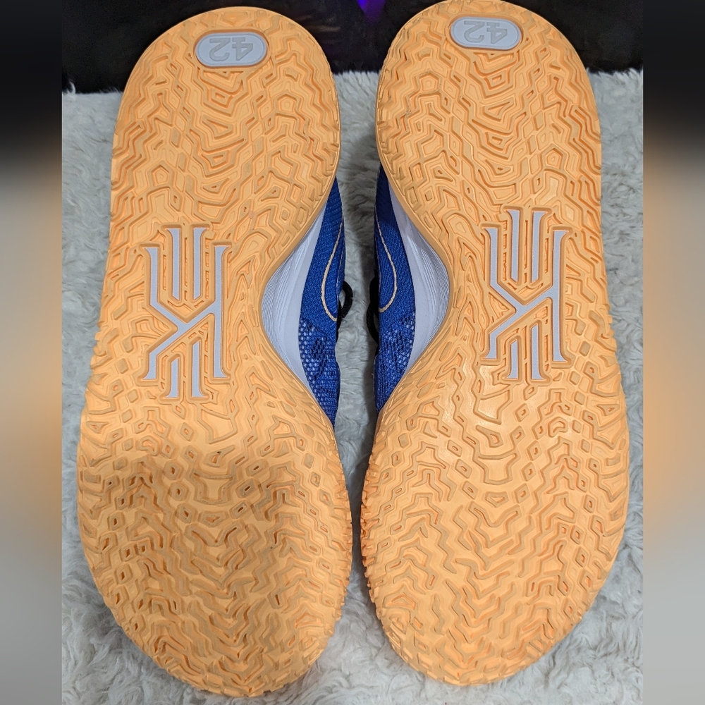 Nike Kyrie Irving 7 Sisterhood Sneakers - Picture 7 of 9